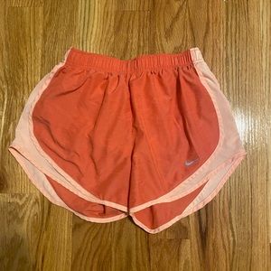 Nike shorts never worn !